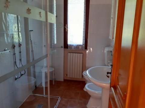 Botticelli bathroom
